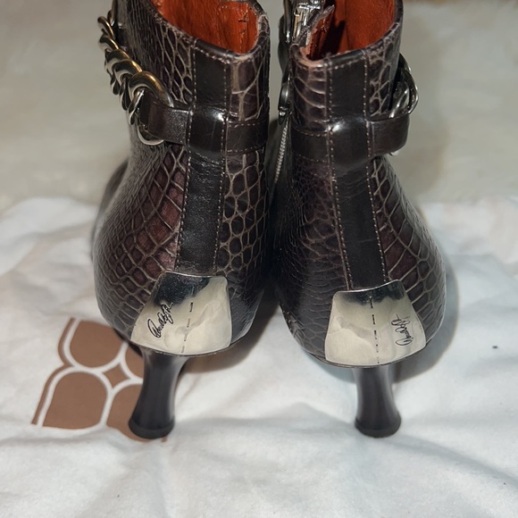 Donald J Pliner Brown snake skin look ankle boot with chains size 9 1/2 - Picture 4 of 12
